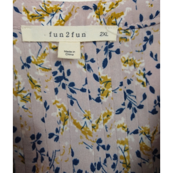 Pretty Fun 2 Fun Floral Top - Picture 4 of 4